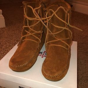 Boots, Minnetonka
